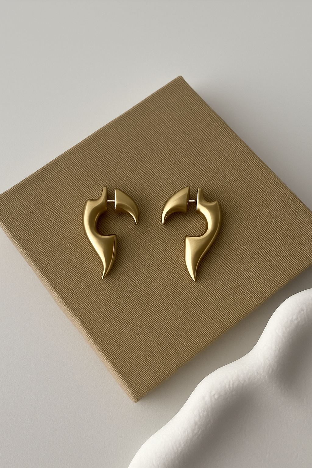 Çift Taraflı Gold Tasarım Küpe