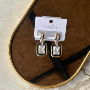 Baget Taşlı Zümrüt Yeşili Sallantılı Küpe