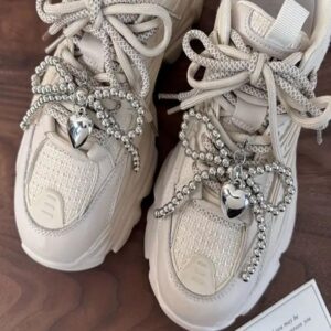 Kalp uçlu boncuklu fiyonk ayakkabı charmı