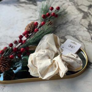 Saten beyaz lastik toka