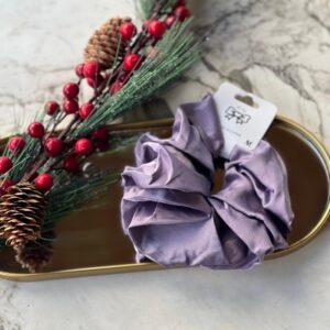 Saten lila lastik toka